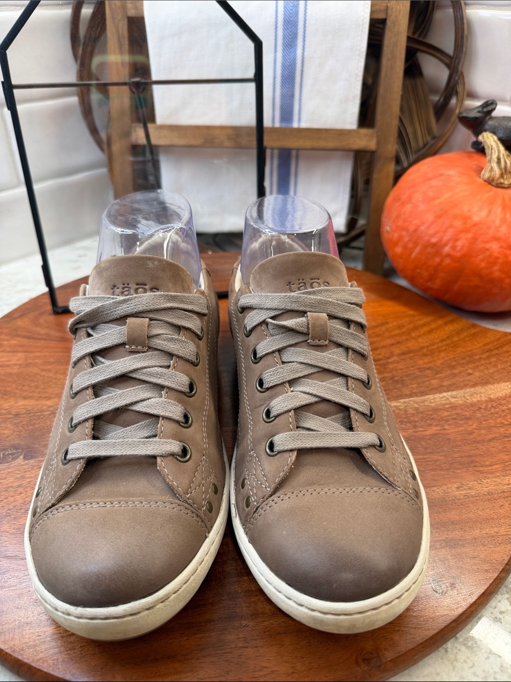 Taos Women's Capitol Brown Leather Sneaker Comfort Curves & Pods-NWOB